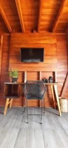 TV a/nebo společenská místnost v ubytování Ecoco Holbox - EcoChic - Cabañas de Madera - Holbox Retreat + 19 fotografií