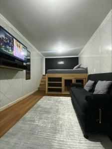 A television and/or entertainment centre at Hotel Canela 96