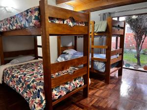 T'ikary Wasi Hostel tesisinde bir ranza yatağı veya ranza yatakları