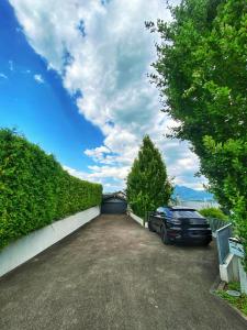 Fotografie z fotogalerie ubytování Luxury loft on top of Villa Wilen with tremendous views by the lake v destinaci Sarnen