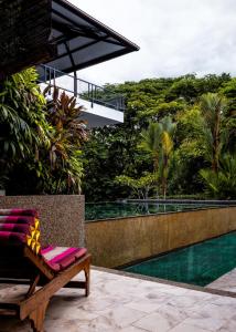 Piscina de la sau aproape de Rumah Singa, Villa 1 Andaman Hills, Langkawi