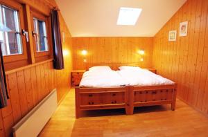 Voodi või voodid majutusasutuse Chalet Heimeli toas