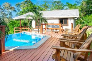 Kolam renang di atau dekat dengan Apricari House Stunning Views 3 BDRM and Pool