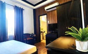 Giường trong phòng chung tại Rosa May Hotel