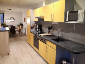 Η κουζίνα ή μικρή κουζίνα στο Eldeufer Comfortable holiday residence