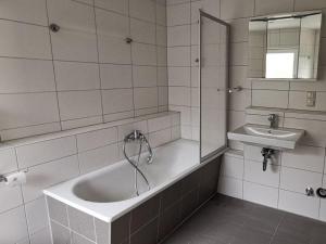 Et badeværelse på Morning sun Comfortable holiday residence + 13 billeder