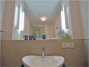 Et badeværelse på Villa Rosa 2 Comfortable holiday residence + 25 billeder