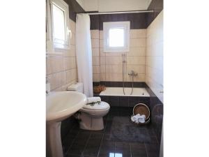 Bilik mandi di Lagoudis Comfortable holiday residence +33 gambar
