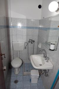 a bathroom with a toilet and a sink at Villa Veneti in Néos Pírgos