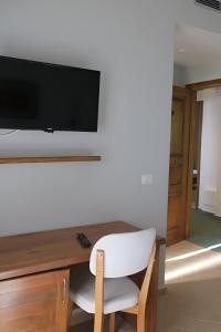 TV a/nebo společenská místnost v ubytování Doko Hotel