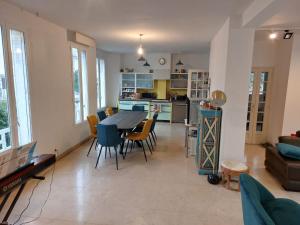 a kitchen and living room with a table and chairs at Bamboo villa in Meudon