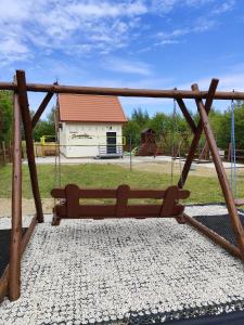 Herní místnost nebo prostor pro děti v ubytování Domki Zagroda