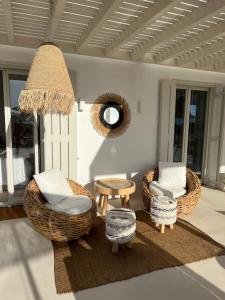 a living room with wicker chairs and a table at Moderne Villa mit Pool und Meerblick in Pounda