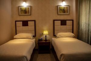 Letto o letti in una camera di RATNA HOTEL