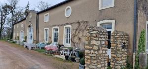 Fotografia z galérie ubytovania Bâtisse XVIII ème, dans enceinte d'un château. v destinácii Brains-sur-Gée