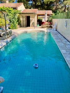 The swimming pool at or close to SUITE spa accès autonome