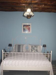 Postel nebo postele na pokoji v ubytování Andros Stone Sea View Villa