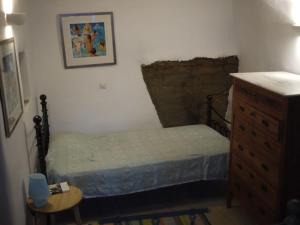 Postel nebo postele na pokoji v ubytování Andros Stone Sea View Villa