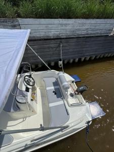 Vaade apartemendi lähedal voolavale jõele