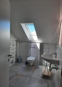 Koupelna v ubytování Geishöhe Landgasthof Rose Dammbach + 13 fotografií