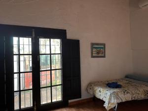 Łóżko lub łóżka w pokoju w obiekcie Casa Rural Navalonguilla con piscina