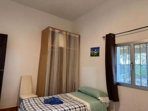 Łóżko lub łóżka w pokoju w obiekcie Casa Rural Navalonguilla con piscina
