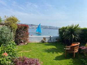 Gallery image of A unique and spacious river front property in Shaldon