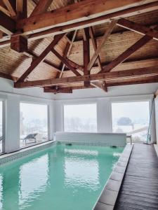 Πισίνα στο ή κοντά στο Villa piscine intérieure, sauna, 5 chambres