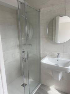 a bathroom with a shower and a sink at Apartamento Plaza Este in Muxia +5 photos