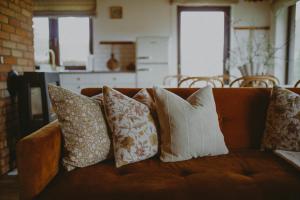 a bunch of pillows sitting on a couch at Chata Sękata in Baligród