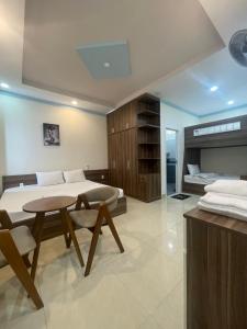 a bedroom with a bed and a table and chairs at GOLDENSAND in An Mỹ
