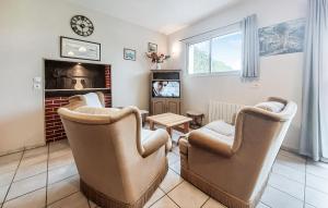 Μια τηλεόραση ή/και κέντρο ψυχαγωγίας στο Holiday Home Lanmodez I