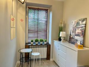 a room with a window with a table and a radiator at Apartament Kaja in Siemianowice Śląskie +15 photos