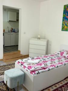 a bedroom with a bed and a kitchen at Visoko Piramide II in Visoko +5 photos