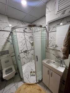 Koupelna v ubytování XANTHOS APART HOTEL Midyat Merkezde