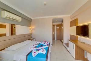 Postel nebo postele na pokoji v ubytování Marcan Resort Hotel