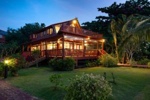 Zahrada ubytování Beachfront Villa, Bang Po