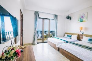 Giường trong phòng chung tại Hương Lý Hotel