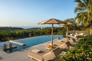 The swimming pool at or close to DIEVANDI SEAVIEW VILLA