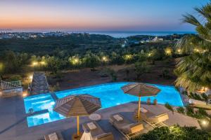 The swimming pool at or close to DIEVANDI SEAVIEW VILLA
