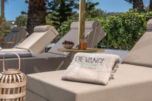 A seating area at DIEVANDI SEAVIEW VILLA