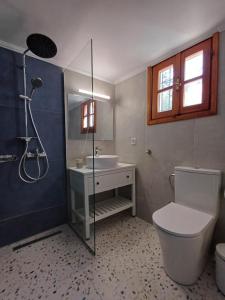A bathroom at Villa Mitsa with stunning view on the Argassi hill