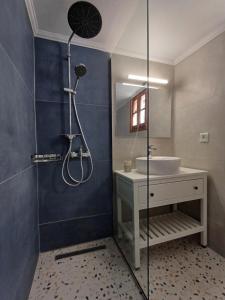 A bathroom at Villa Mitsa with stunning view on the Argassi hill