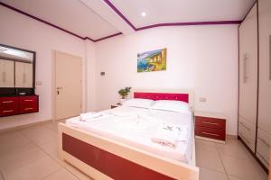 Postel nebo postele na pokoji v ubytování Hotel New Crystal