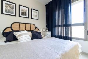 Ένα ή περισσότερα κρεβάτια σε δωμάτιο στο Stylish 1 Bedrooms Parking At City Gate