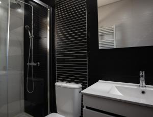 a bathroom with a toilet and a sink and a shower at Casa do Pinheiro - Alojamento Local in Póvoa de Lanhoso +29 photos