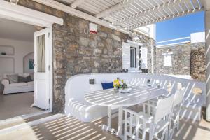 Et opholdsområde på Villa Chaniotis jacuzzi & pool