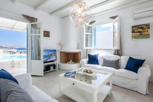 Et opholdsområde på Villa Chaniotis jacuzzi & pool