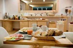Jedlo v ubytovaní bed & breakfast alebo blízkom okolí + 37 fotografií