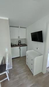 Ferienbungalows am Wolziger See的厨房或小厨房